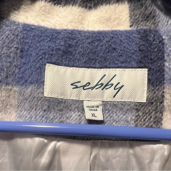 Shacket - Picture 3 of 3